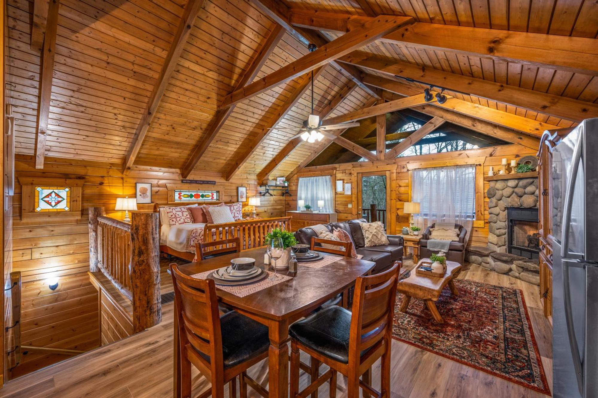 Log Cabin, Hot Tub, Fireplace, Pool Table & Views! Sevierville Exteriör bild