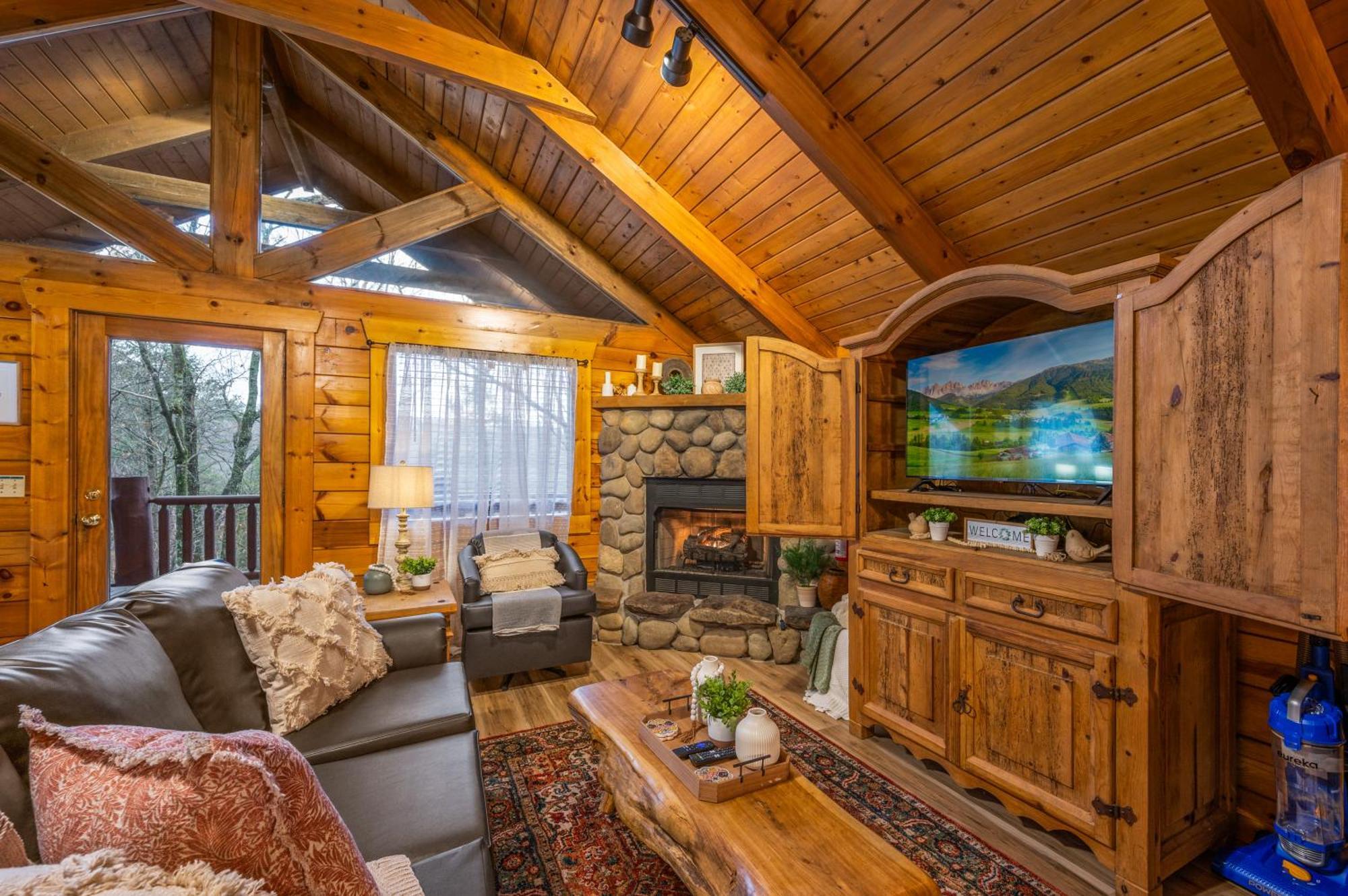 Log Cabin, Hot Tub, Fireplace, Pool Table & Views! Sevierville Exteriör bild