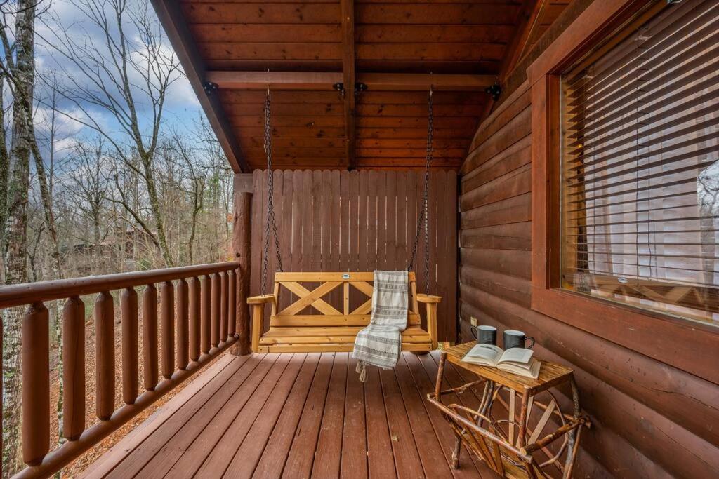 Log Cabin, Hot Tub, Fireplace, Pool Table & Views! Sevierville Exteriör bild