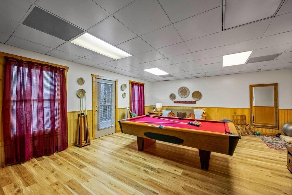 Log Cabin, Hot Tub, Fireplace, Pool Table & Views! Sevierville Exteriör bild
