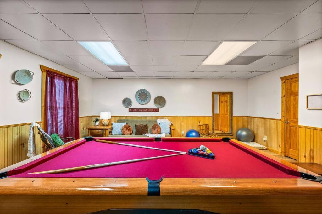 Log Cabin, Hot Tub, Fireplace, Pool Table & Views! Sevierville Exteriör bild