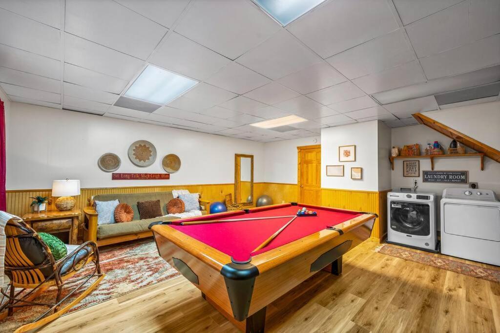 Log Cabin, Hot Tub, Fireplace, Pool Table & Views! Sevierville Exteriör bild