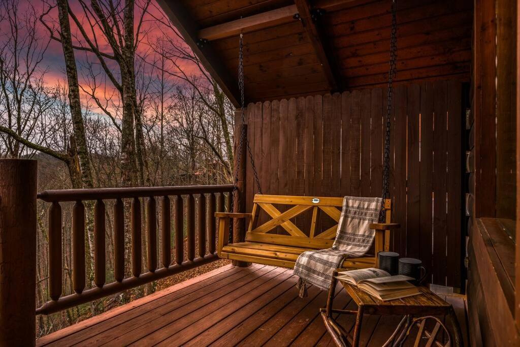 Log Cabin, Hot Tub, Fireplace, Pool Table & Views! Sevierville Exteriör bild