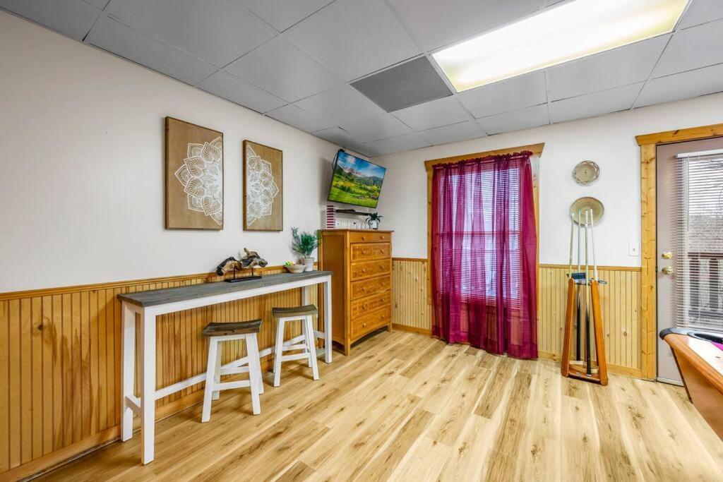 Log Cabin, Hot Tub, Fireplace, Pool Table & Views! Sevierville Exteriör bild