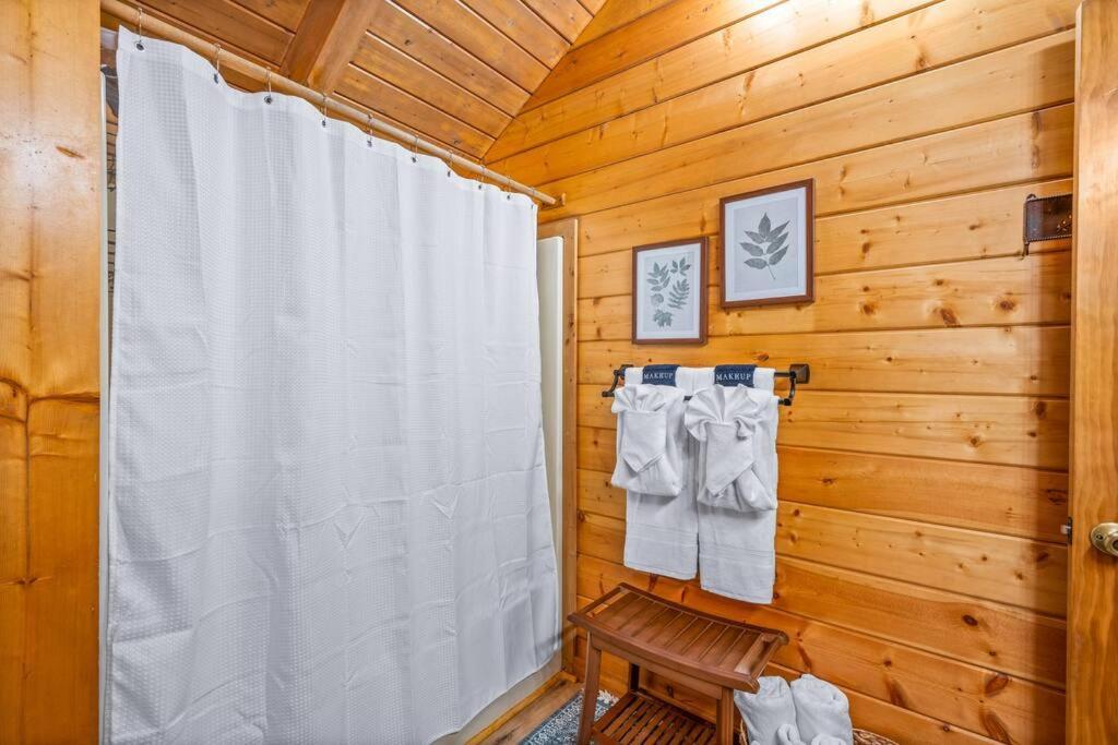 Log Cabin, Hot Tub, Fireplace, Pool Table & Views! Sevierville Exteriör bild