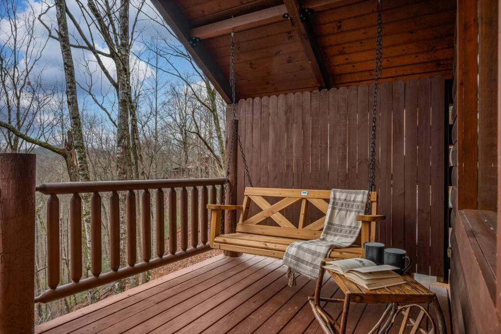 Log Cabin, Hot Tub, Fireplace, Pool Table & Views! Sevierville Exteriör bild