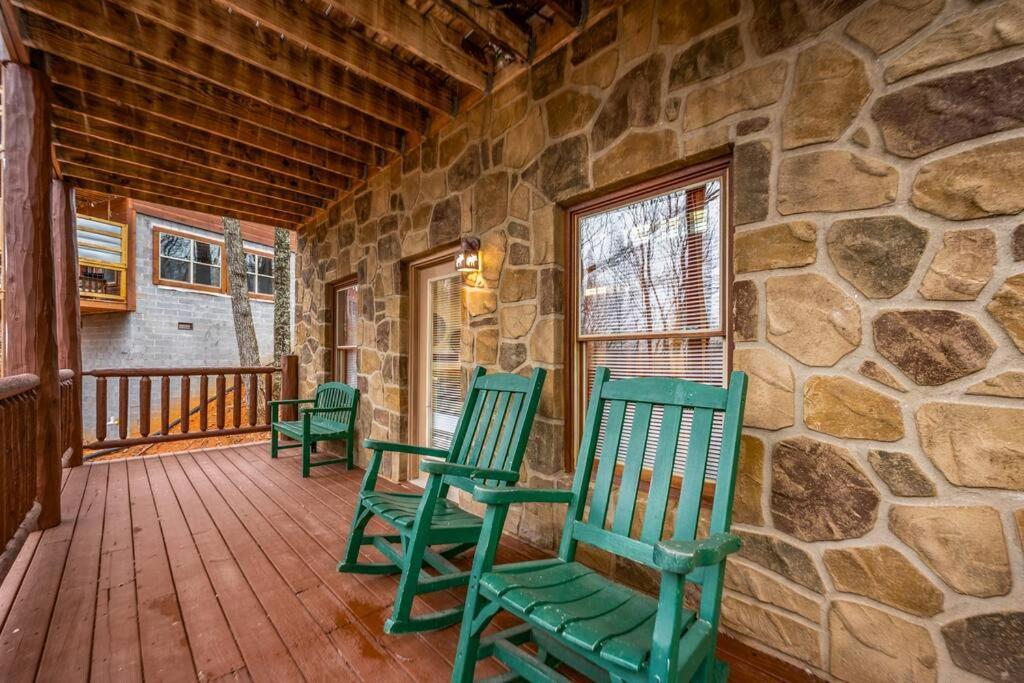Log Cabin, Hot Tub, Fireplace, Pool Table & Views! Sevierville Exteriör bild