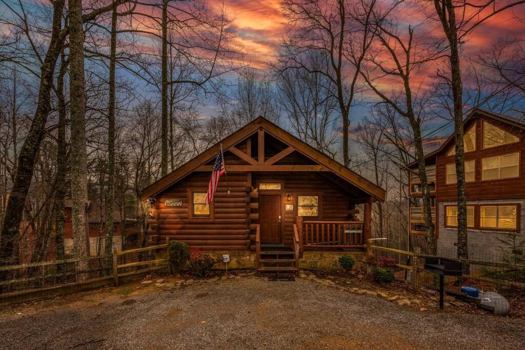 Log Cabin, Hot Tub, Fireplace, Pool Table & Views! Sevierville Exteriör bild