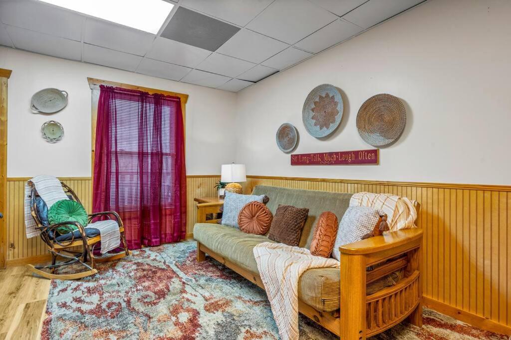Log Cabin, Hot Tub, Fireplace, Pool Table & Views! Sevierville Exteriör bild