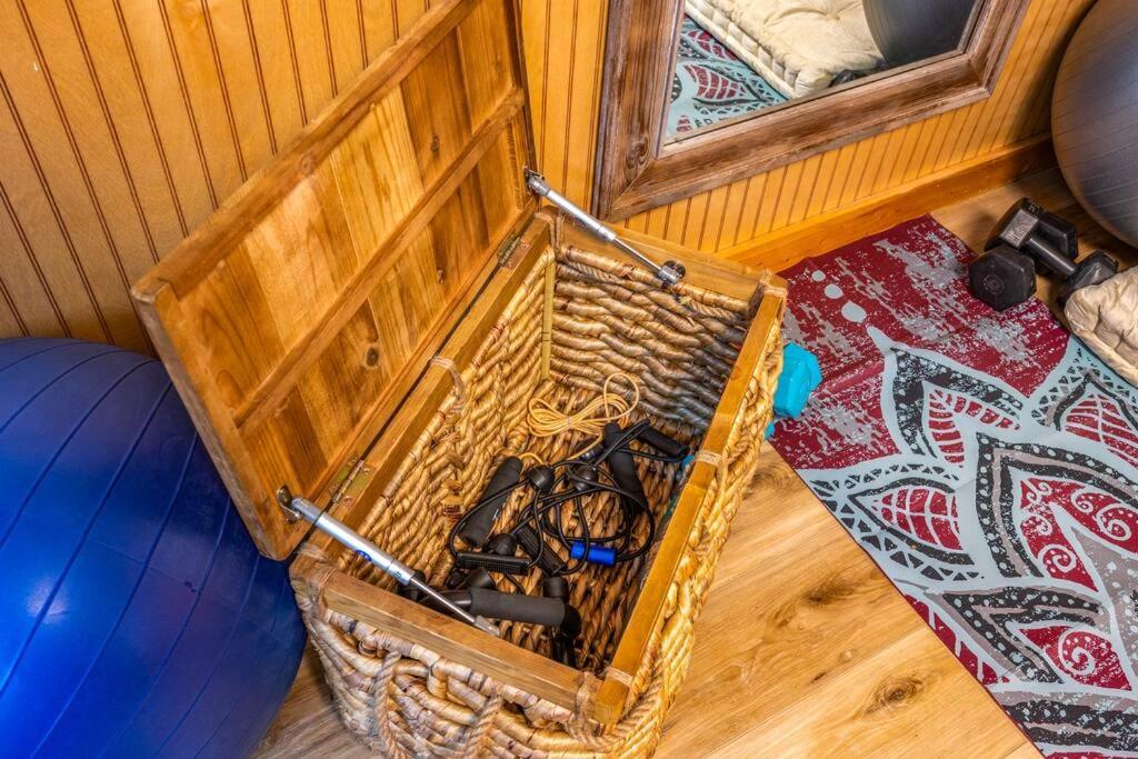 Log Cabin, Hot Tub, Fireplace, Pool Table & Views! Sevierville Exteriör bild