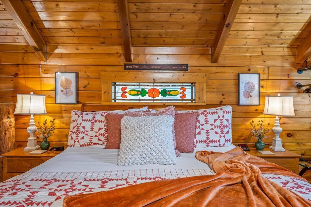 Log Cabin, Hot Tub, Fireplace, Pool Table & Views! Sevierville Exteriör bild