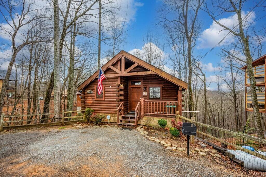 Log Cabin, Hot Tub, Fireplace, Pool Table & Views! Sevierville Exteriör bild
