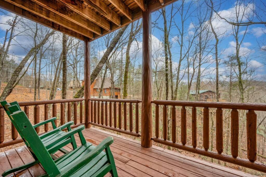 Log Cabin, Hot Tub, Fireplace, Pool Table & Views! Sevierville Exteriör bild